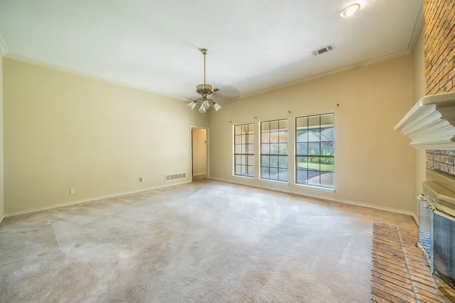 529 Winston Street, Grand Prairie, TX 75052 - #2