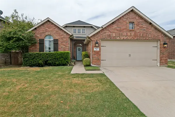 9913 Chrysalis Drive, Fort Worth, TX 76131