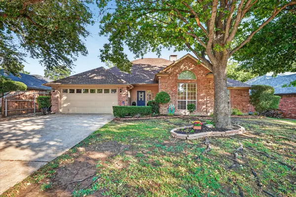 813 Twin Creek Drive, Mansfield, TX 76063
