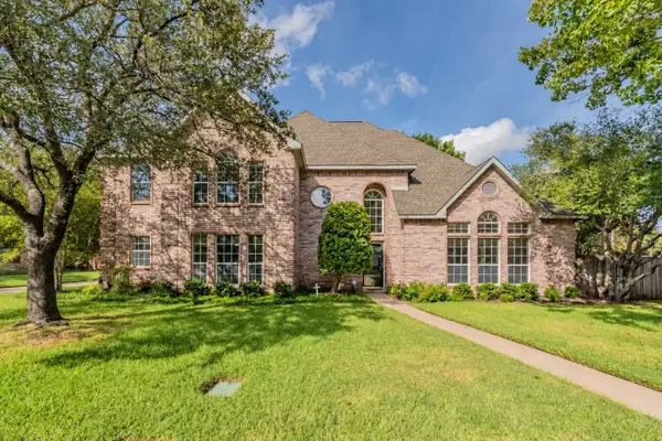 1500 Arrowhead Drive, Pantego, TX 76013