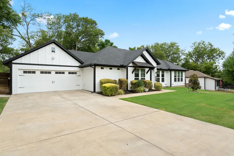 407 W Light Street, Waxahachie, TX 75165 - #2