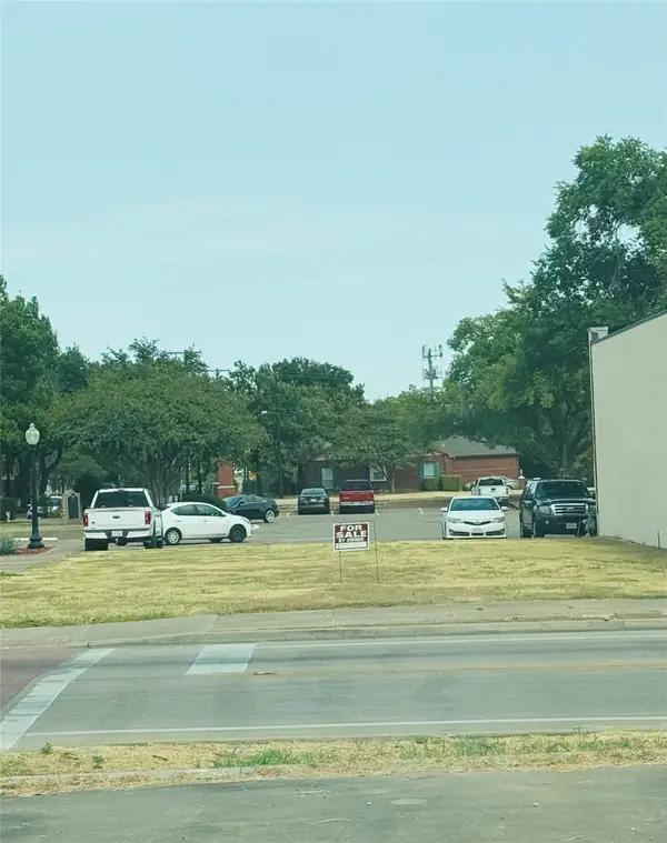 106 Historic Town Square, Lancaster, TX 75146
