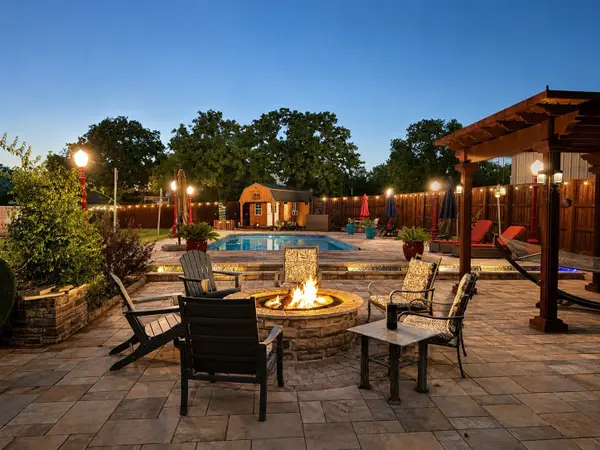 138 Green Oaks Drive, Bartonville, TX 76226