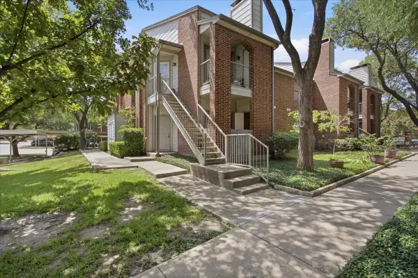 3209 Donnelly Circle #107, Fort Worth, TX 76107
