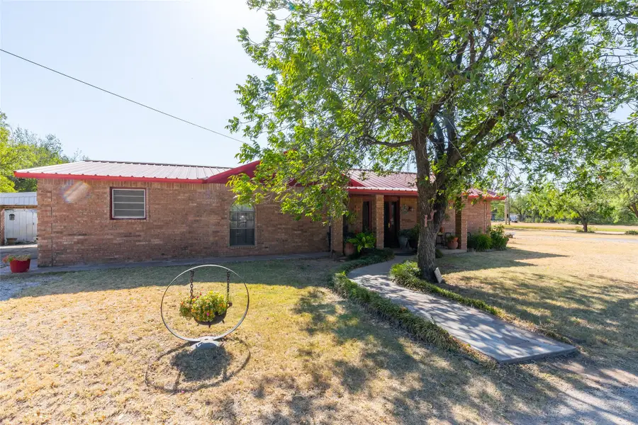 311 S Berthelot Street, Stamford, TX 79553 - #2