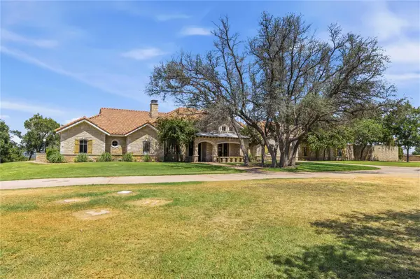 51 Oak Hill Circle, Brownwood, TX 76801