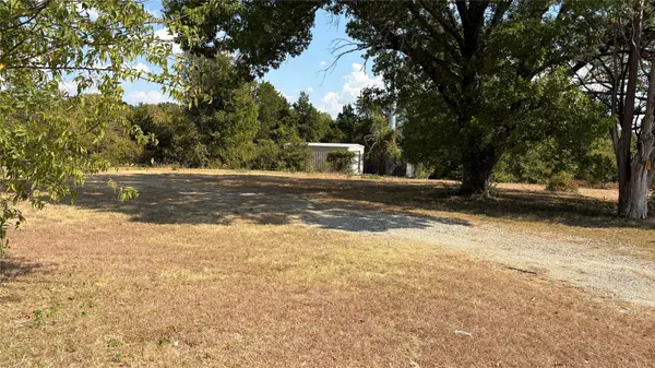 4560 N University Hills Boulevard, Lancaster, TX 75134