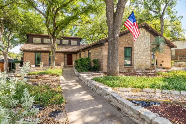 1100 Wayland Drive, Arlington, TX 76012