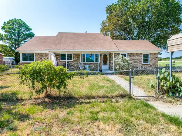 7439 Briar Road, Azle, TX 76020