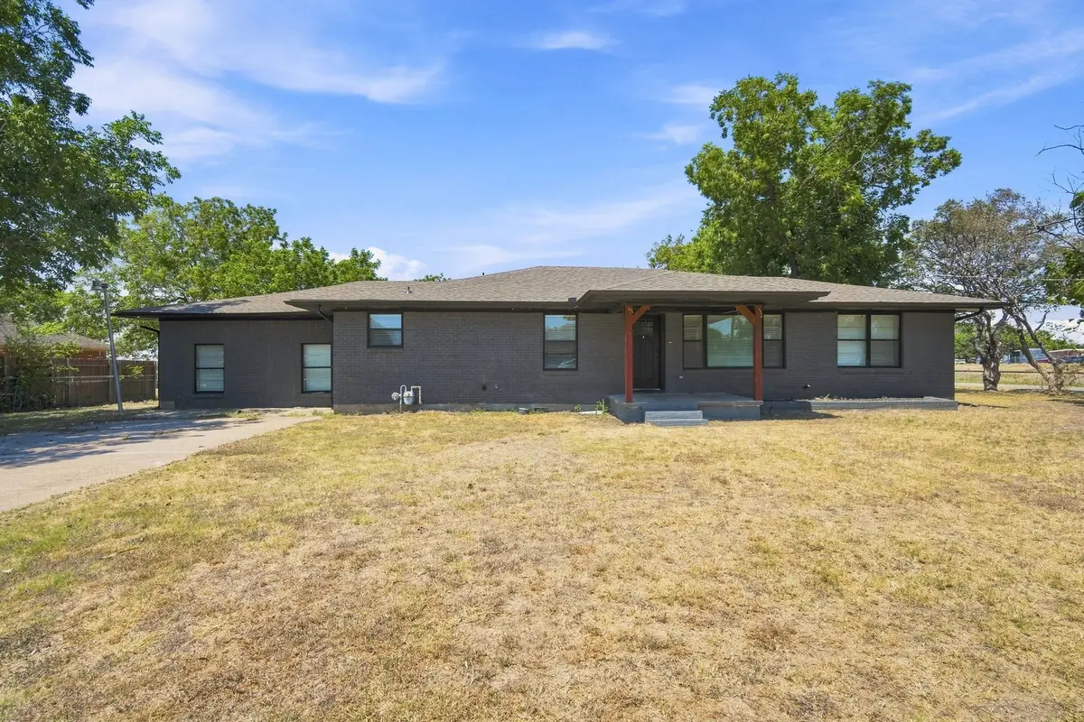 104 Casa Linda Drive, Ennis, TX 75119 - #1