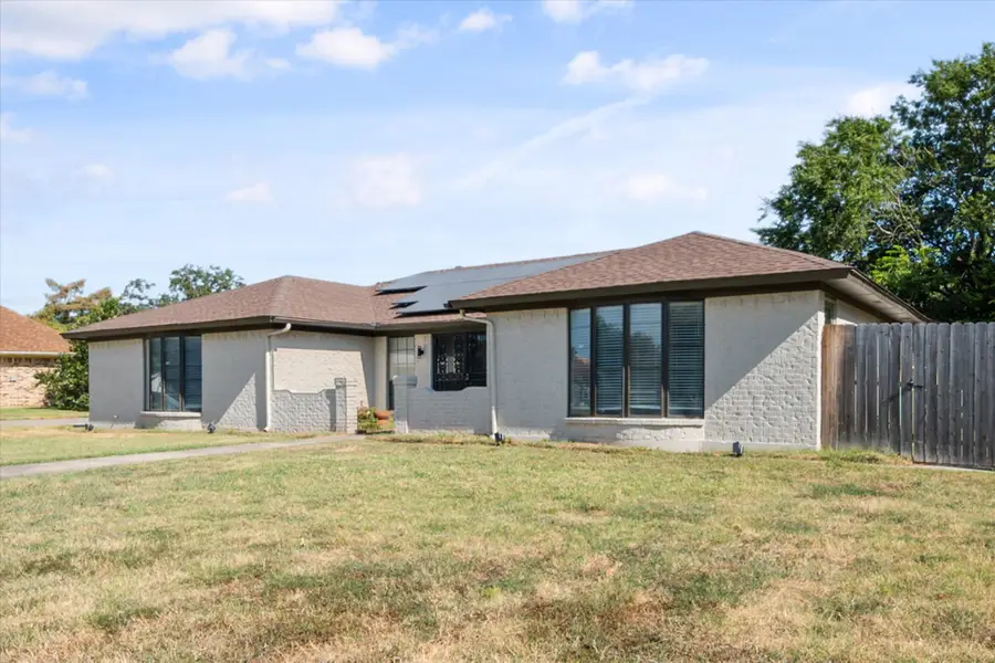 108 Haywood Drive, Benbrook, TX 76126 - #2