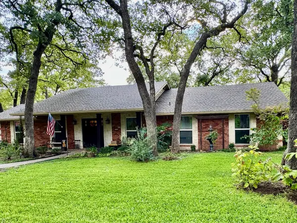 1013 Overhill Drive, Bedford, TX 76022