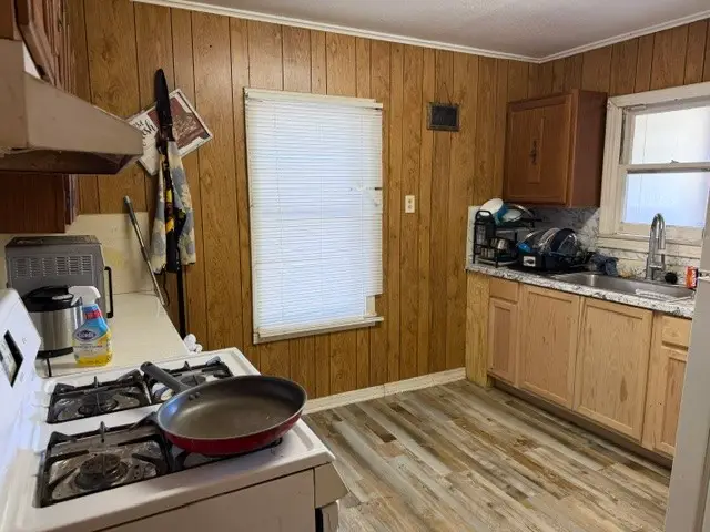 407 Julius Street, Riesel, TX 76682 - #3