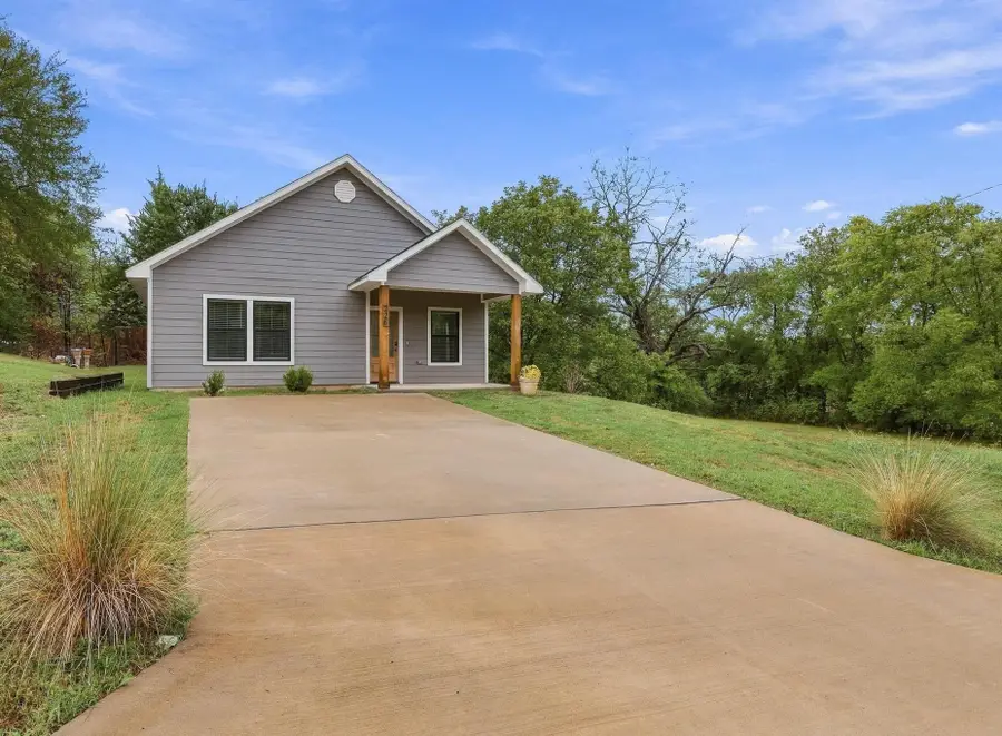 225 E Washington Street, Denison, TX 75021 - #2
