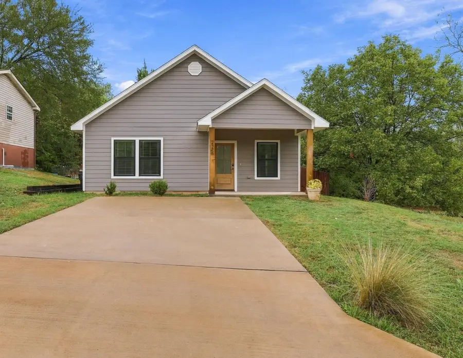 225 E Washington Street, Denison, TX 75021 - #3