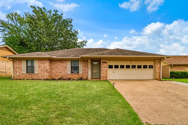 2710 Ballard Drive, Paris, TX 75460