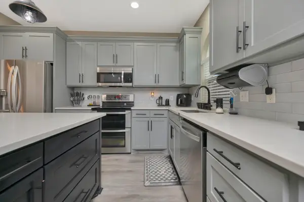 102 Lakeway Lane, Justin, TX 76247