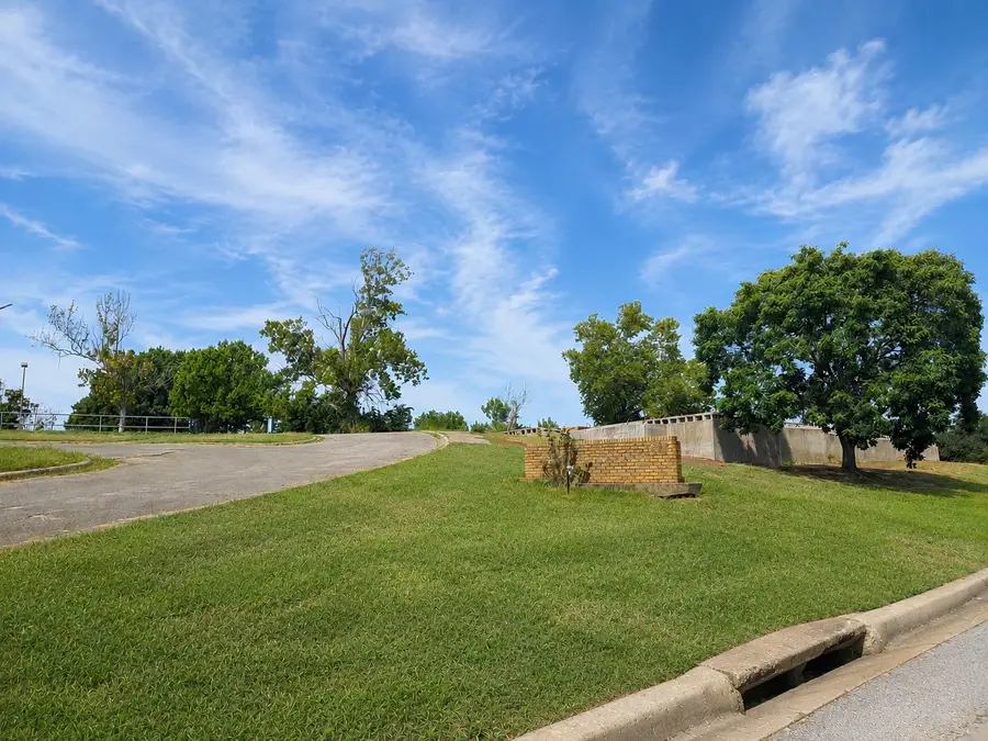 105 Memorial Drive, Denison, TX 75020 - #2