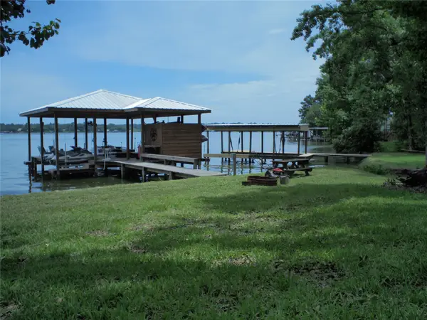 462 Lakefront Drive, Onalaska, TX 77360