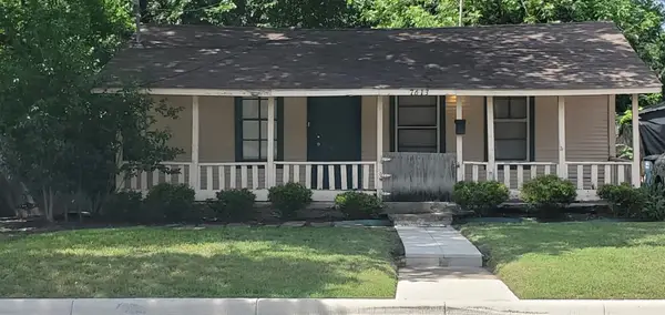 7613 Marys Creek Drive, Fort Worth, TX 76116