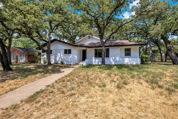 520 Circleview Drive S, Hurst, TX 76054