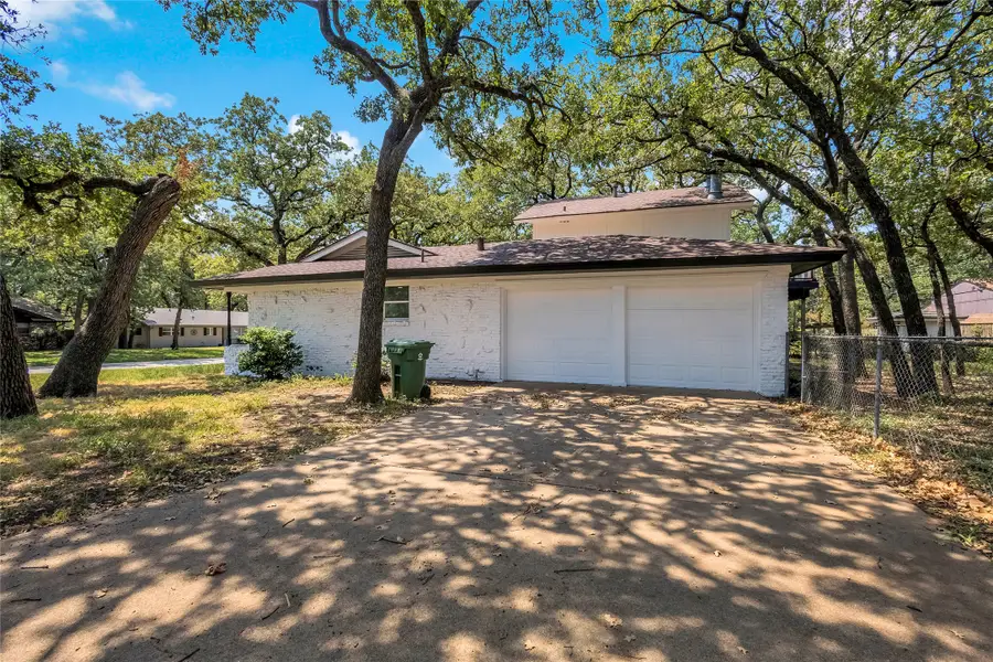 520 Circleview Drive S, Hurst, TX 76054 - #3