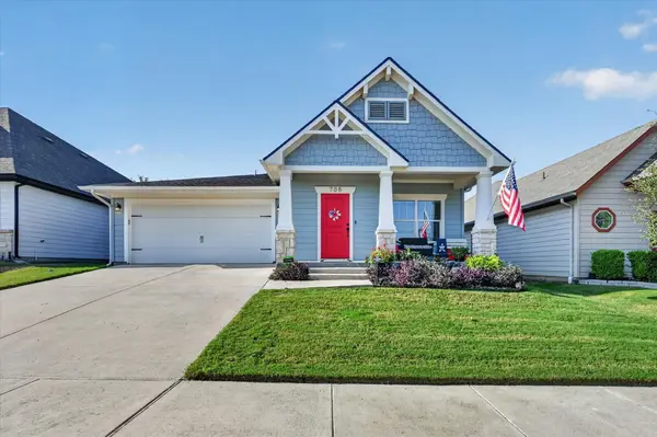 705 Phillips Court, Mansfield, TX 76063