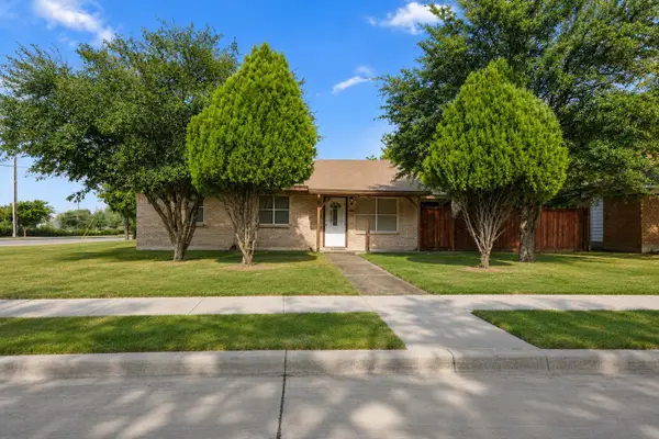 13105 Blossomheath Lane, Dallas, TX 75240