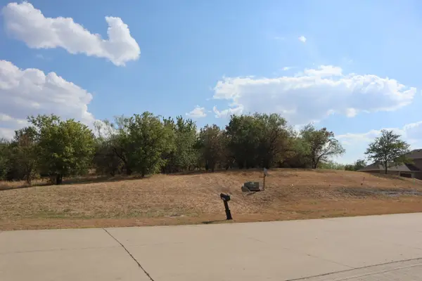 3211 Koscher Drive, Grand Prairie, TX 75104