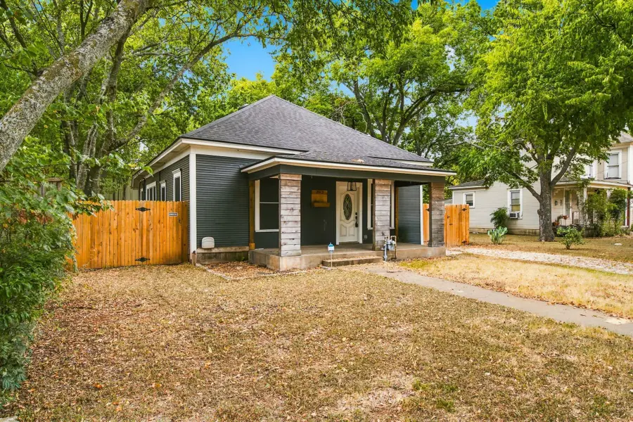 203 N Pendell Avenue, Cleburne, TX 76033 - #3