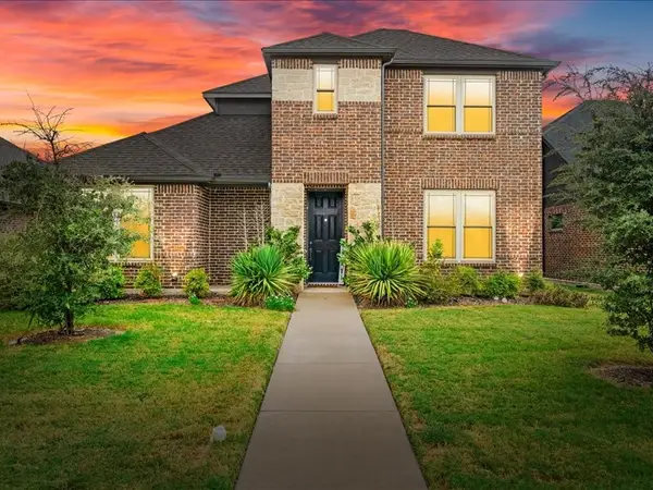 44 River Oaks Boulevard, Waxahachie, TX 75165
