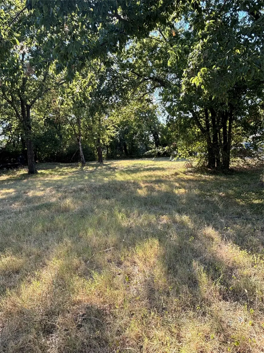 724 Mill Street, Gainesville, TX 76240 - #2