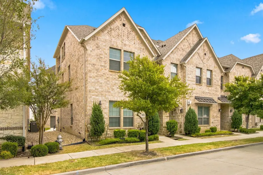 303 Ferndale Street, Lewisville, TX 75056 - #2