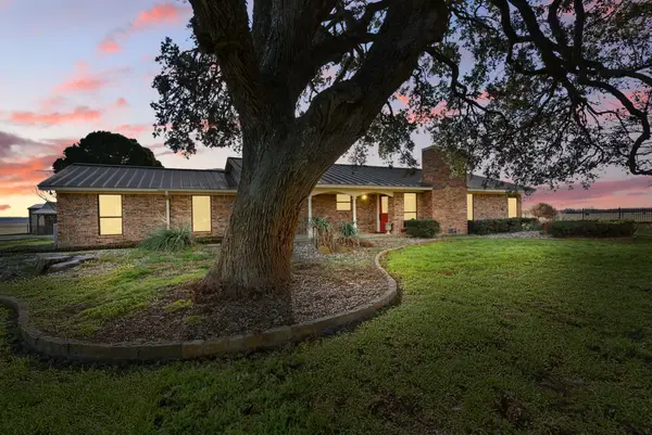 401 Hubbard Lane, Lipan, TX 76462