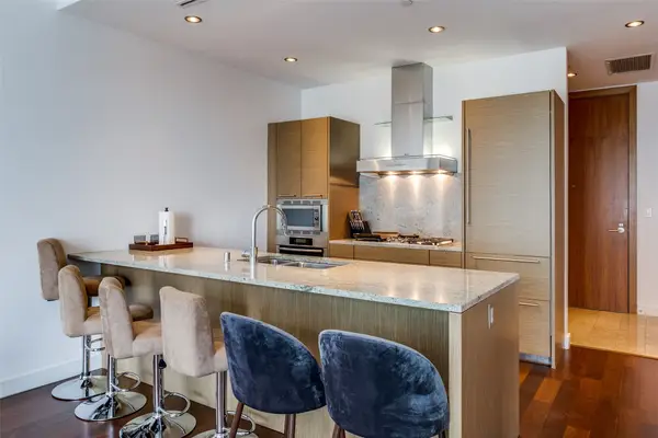 2900 Mckinnon Street #402, Dallas, TX 75201