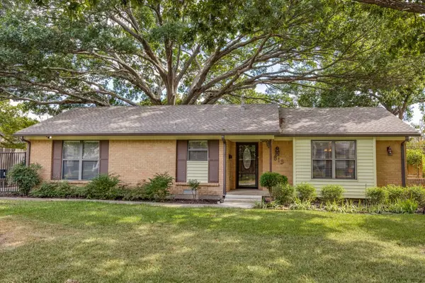 813 Brookhurst Drive, Richardson, TX 75080