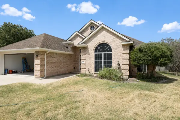 548 NW Wintercrest Road, Burleson, TX 76028