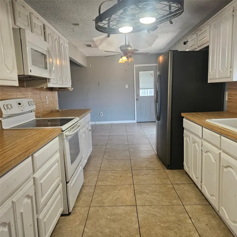 134 Ridgeway Drive, Red Oak, TX 75154 - #2