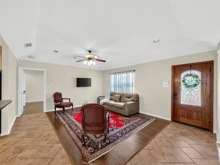 617 N Avenue D, Springtown, TX 76082 - #3