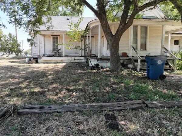 106 N Wesley Street, Itasca, TX 76055