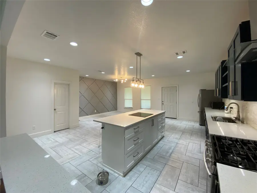134 W Cober Drive, Grand Prairie, TX 75051 - #3