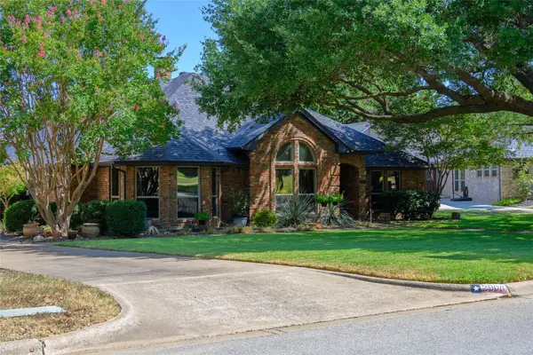 2906 River Crest Street, Grapevine, TX 76051