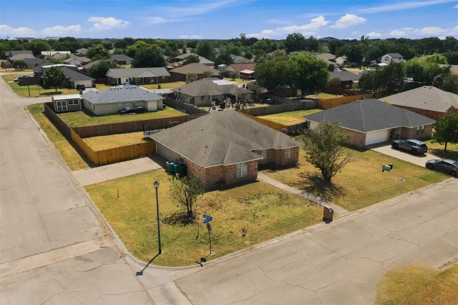 220 Knight Lane, Lacy Lakeview, TX 76705 - #2