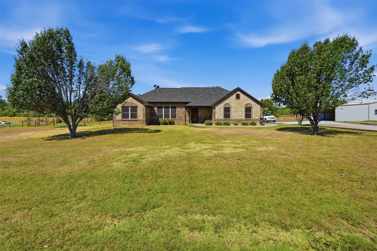 201 N Casey Court, Springtown, TX 76082 - #1