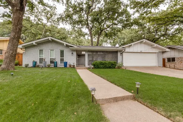 824 Wheelwood Drive, Hurst, TX 76053