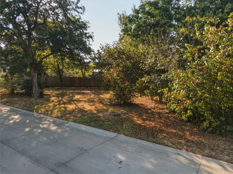 104 N Getzendaner Street, Waxahachie, TX 75165 - #2