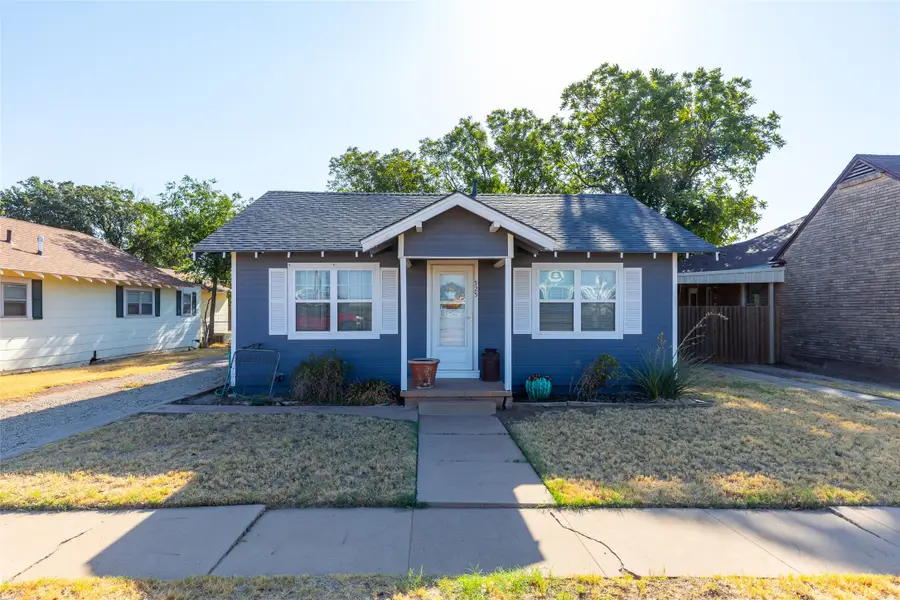 525 S Vassar Street, Stamford, TX 79553 - #2