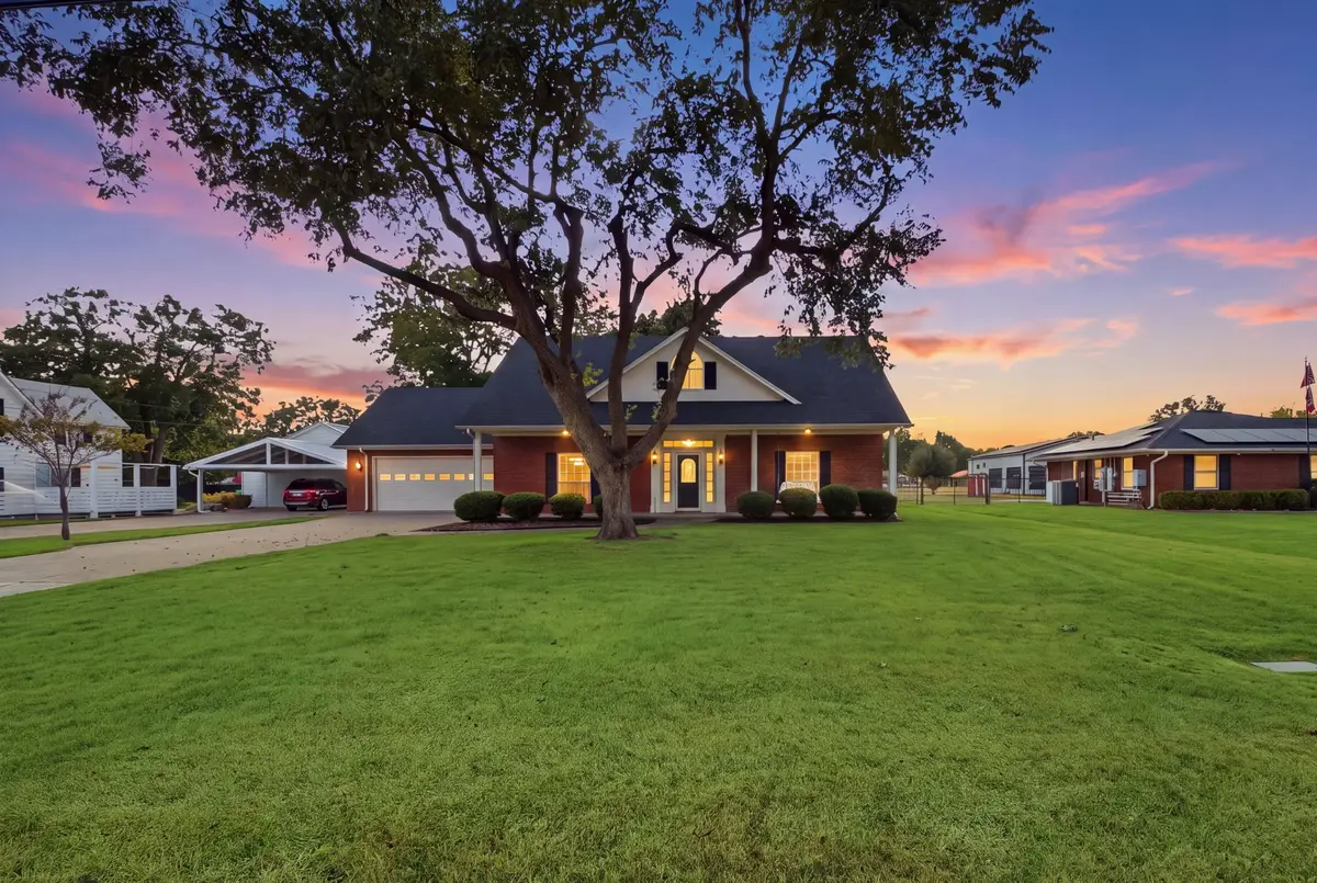 400 S College Street, Pilot Point, TX 76258 - #1