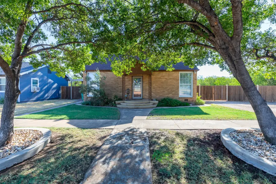 527 & 529 S Vassar Street, Stamford, TX 79553 - #2