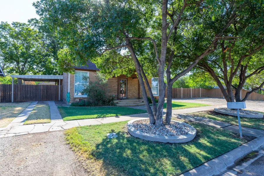 527 & 529 S Vassar Street, Stamford, TX 79553 - #3